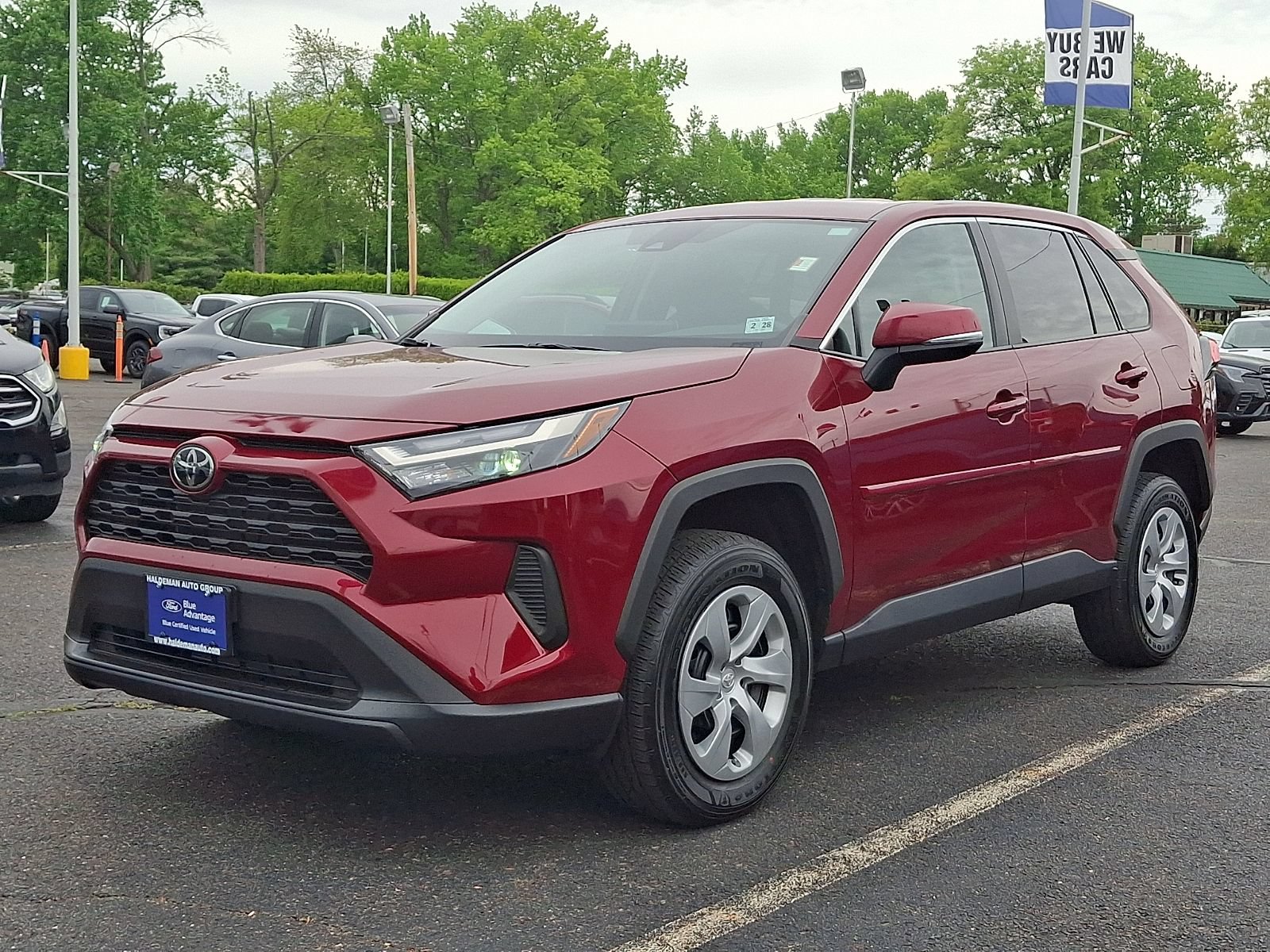 Used 2023 Toyota RAV4 LE AWD/4WD image 3