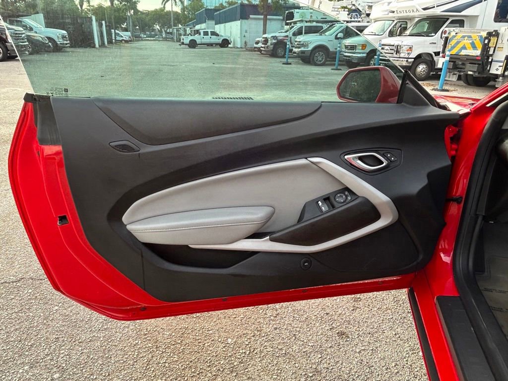 Used 2022 Chevrolet Camaro LT RWD image 31