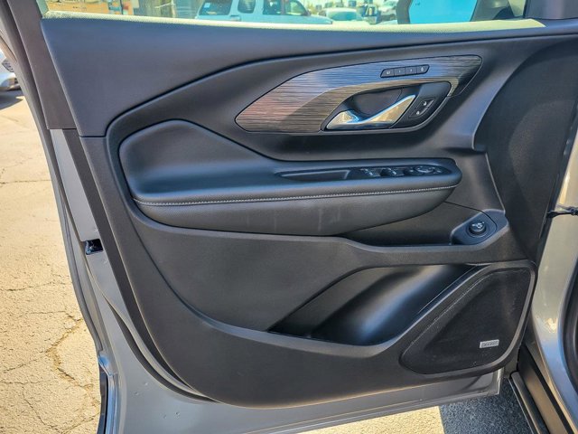 Used 2023 GMC Terrain SLT w/ Infotainment Package II image 25