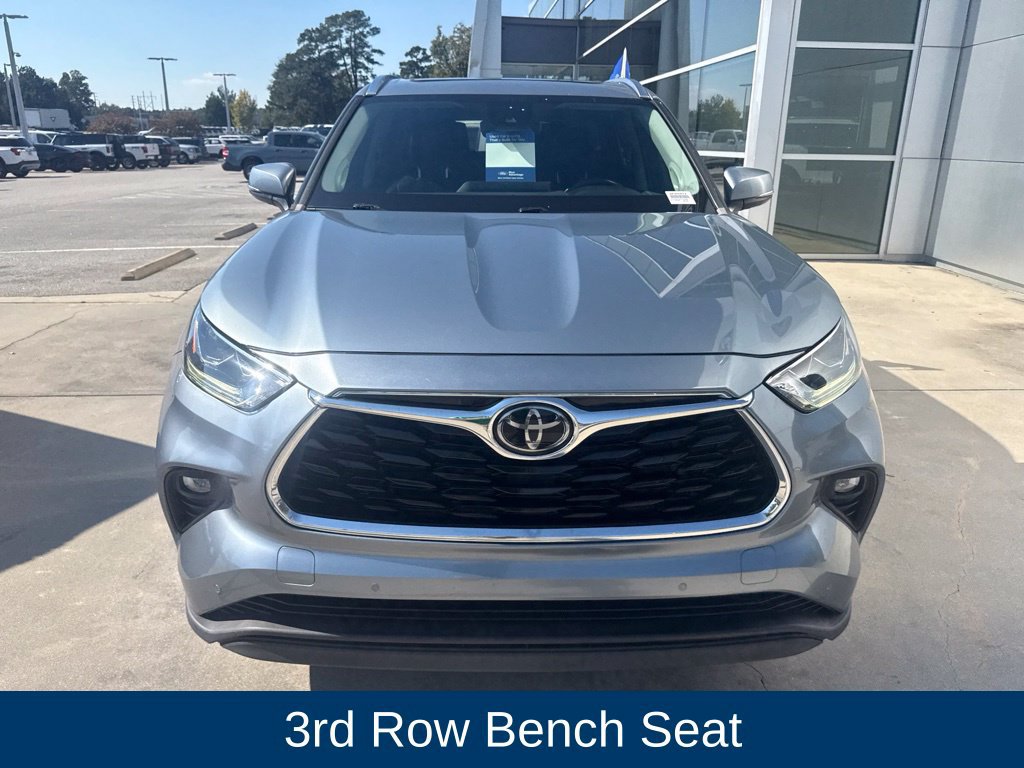 Used 2023 Toyota Highlander Limited FWD image 2