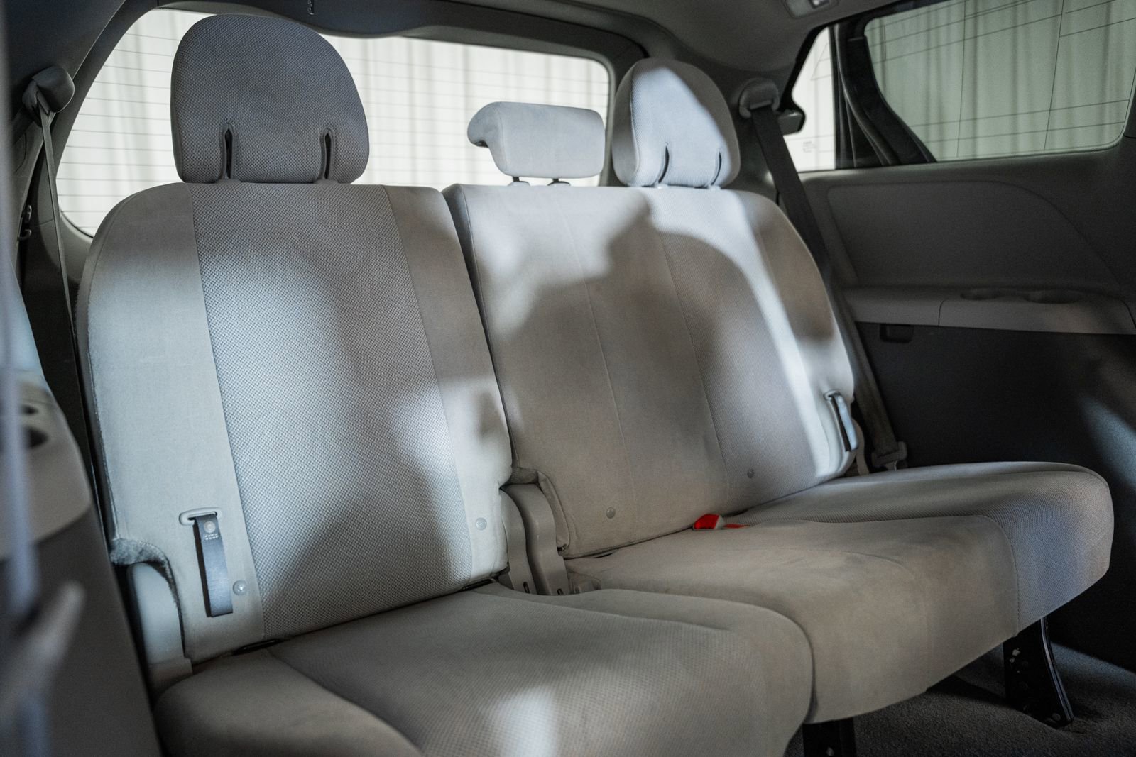 Used 2020 Toyota Sienna L image 30