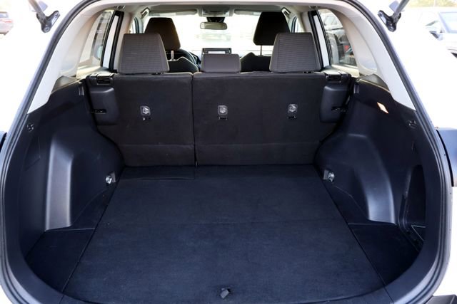 Used 2021 Toyota RAV4 LE image 20