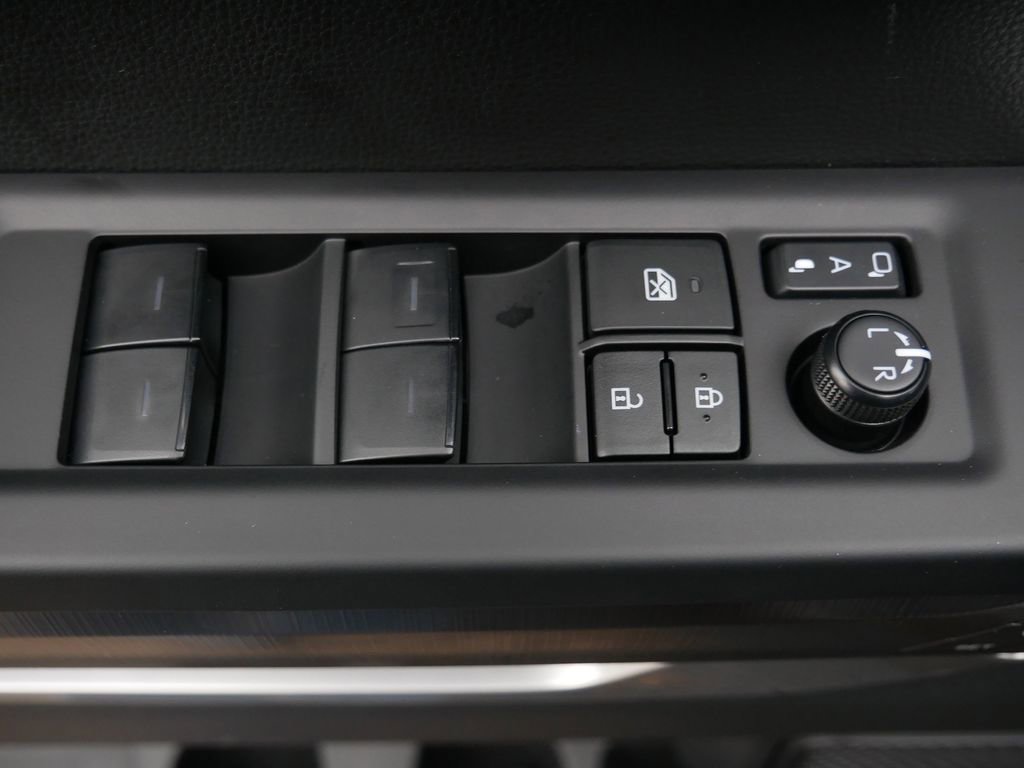 Used 2025 Toyota Sequoia Platinum image 16