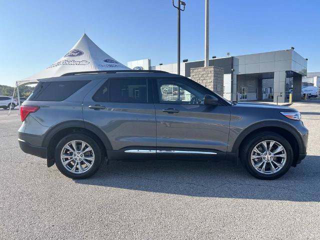 Certified 2022 Ford Explorer XLT w/ Equipment Group 202A AWD/4WD image 3