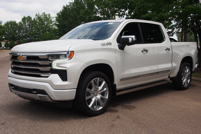 Used 2023 Chevrolet Silverado 1500 High Country w/ High Country Premium Package AWD/4WD image 3