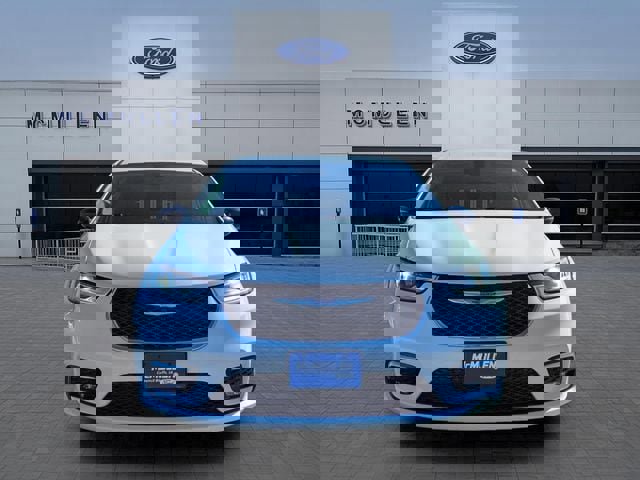 Used 2024 Chrysler Pacifica Touring-L image 7