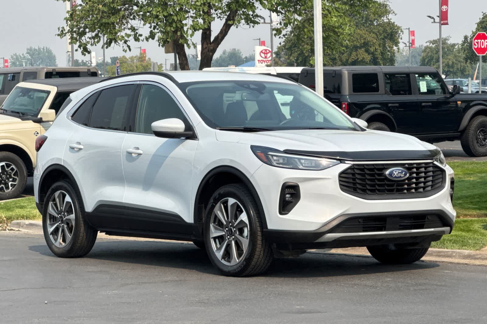 Certified 2025 Ford Escape Platinum AWD/4WD image 9