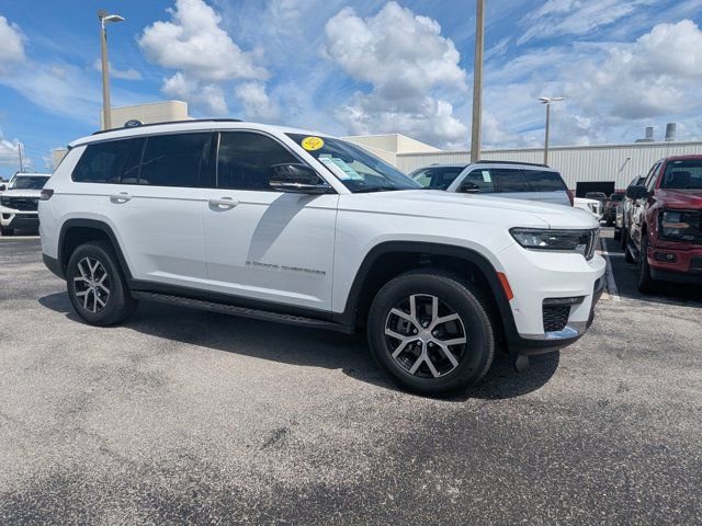 Used 2023 Jeep Grand Cherokee L Limited w/ Luxury Tech Group II AWD/4WD image 3
