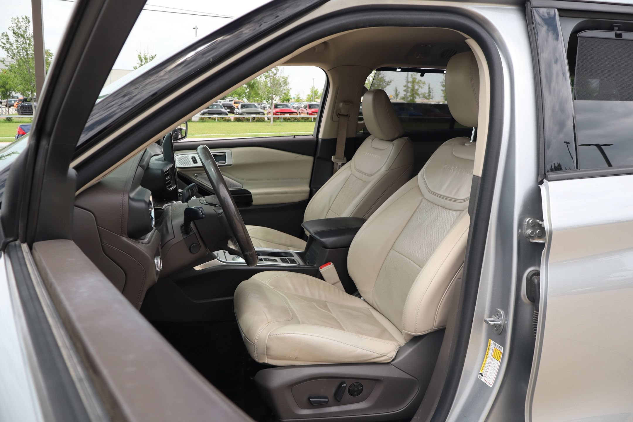 Certified 2022 Ford Explorer Platinum w/ Equipment Group 601A RWD image 11