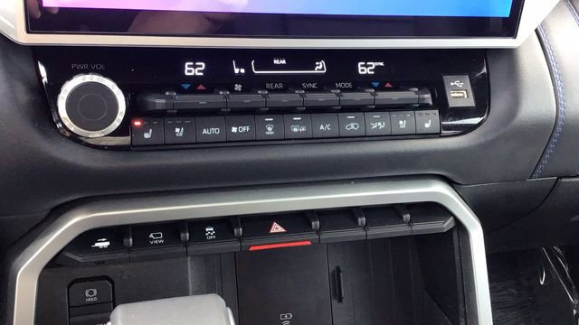 Used 2025 Toyota Sequoia Platinum image 34