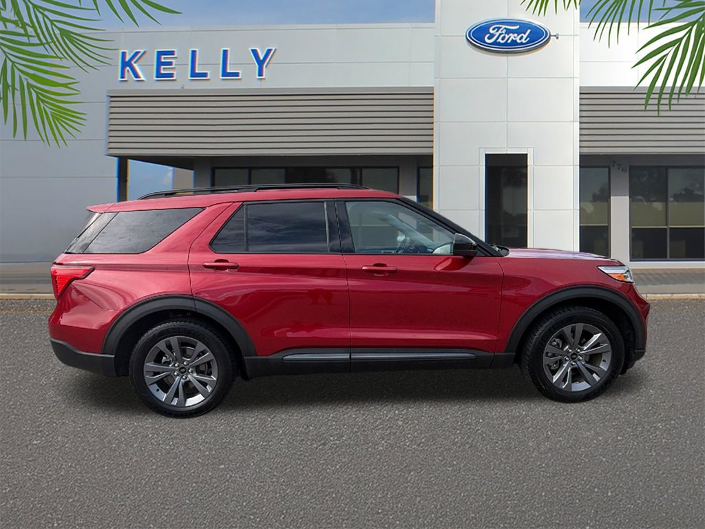 Certified 2022 Ford Explorer XLT w/ Equipment Group 202A RWD image 6