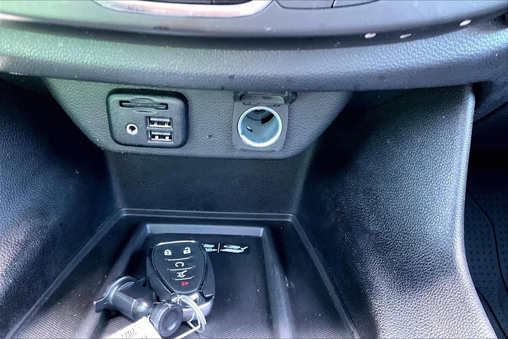 Used 2022 Chevrolet Traverse Premier w/ LPO, Floor Liner Package FWD image 33
