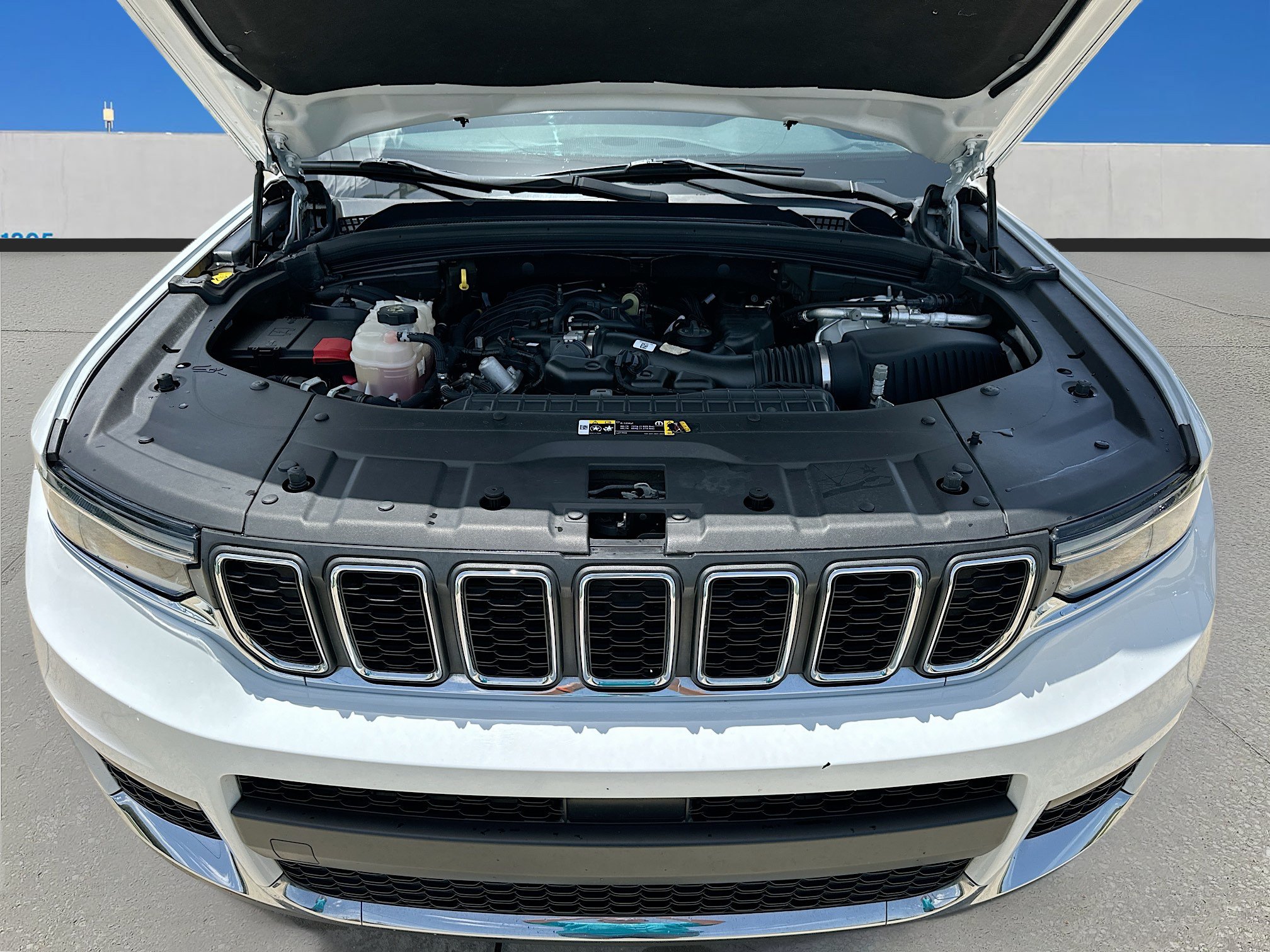 Used 2022 Jeep Grand Cherokee L Laredo w/ Luxury Tech Group I AWD/4WD image 29
