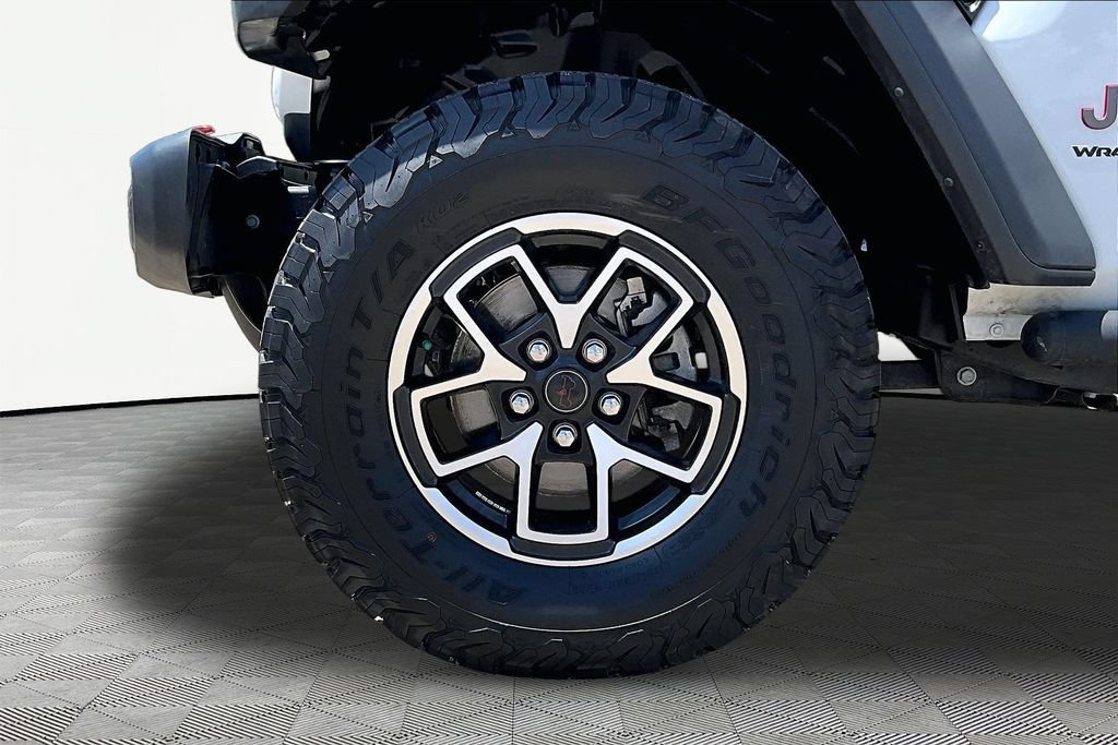 Used 2025 Jeep Wrangler Unlimited Rubicon w/ Convenience Group AWD/4WD image 9