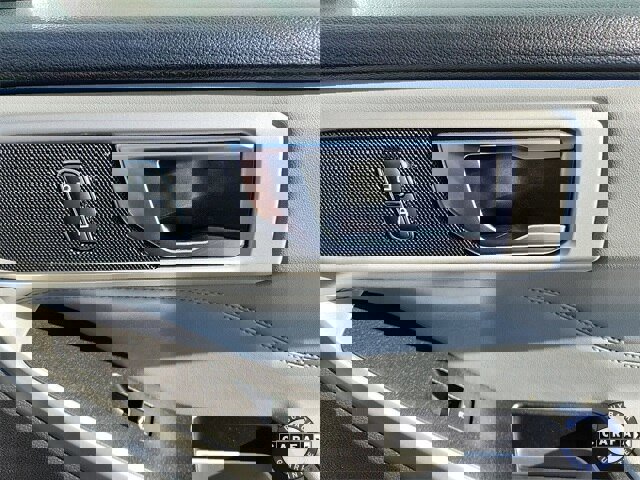 Certified 2022 Ford Explorer XLT w/ Equipment Group 202A image 34