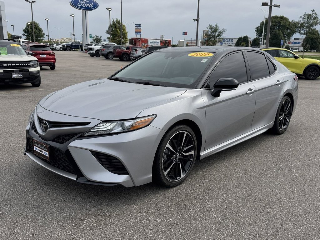 Used 2019 Toyota Camry XSE FWD image 2