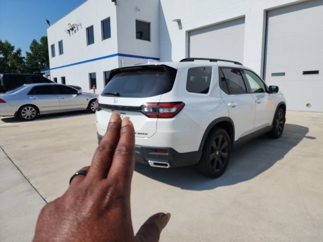 Used 2025 Honda Pilot Black Edition image 12