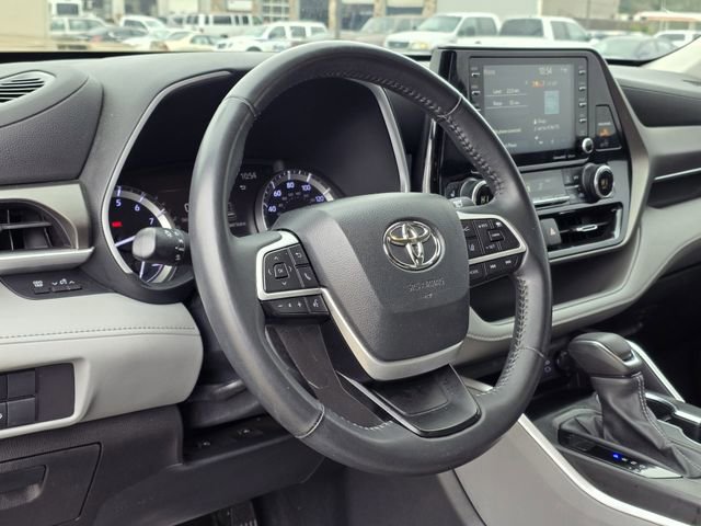 Used 2022 Toyota Highlander XLE image 23