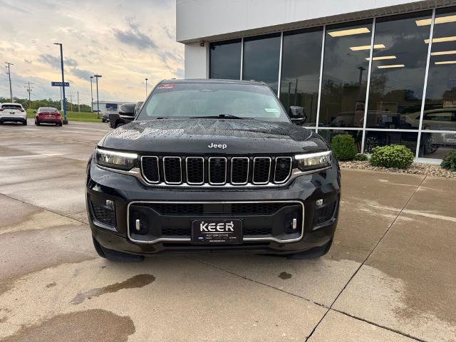 Used 2023 Jeep Grand Cherokee Overland w/ Advanced Protech Group III AWD/4WD image 2