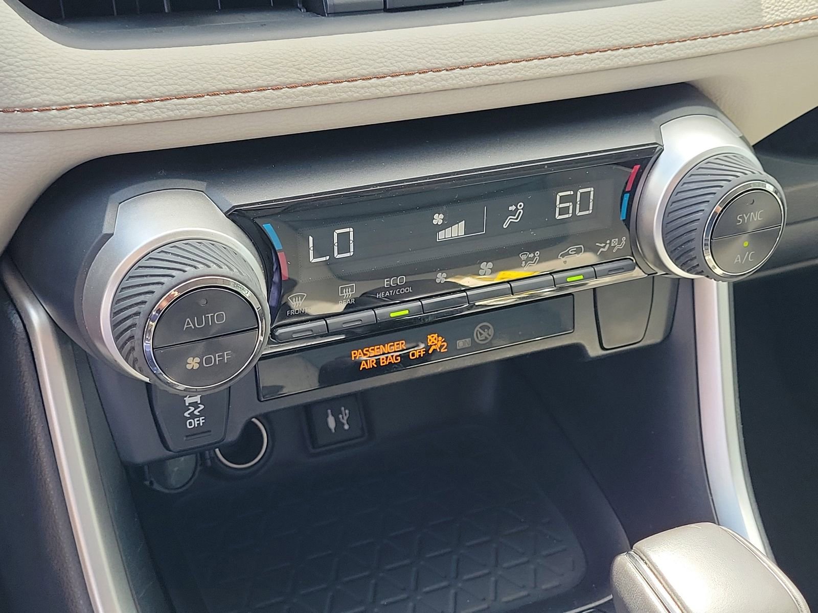 Used 2019 Toyota RAV4 XLE Premium FWD image 26