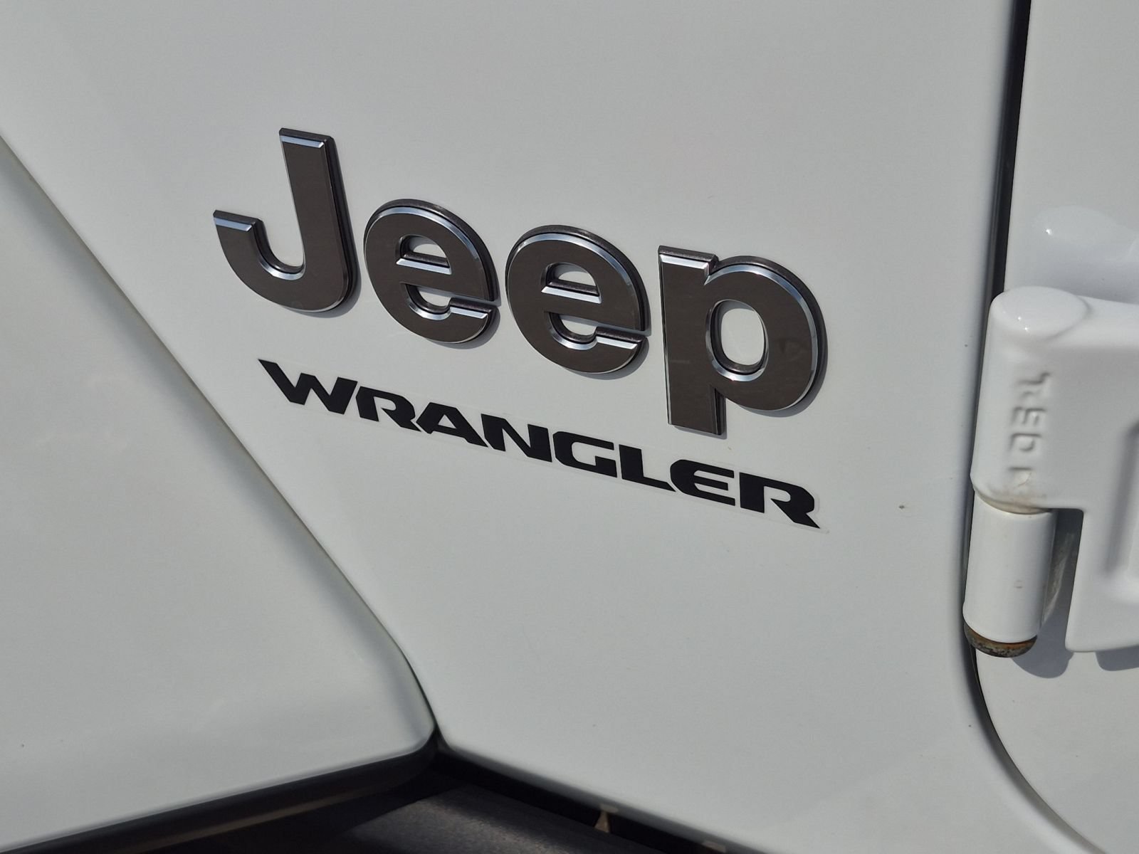 Used 2023 Jeep Wrangler Unlimited Sahara w/ Cold Weather Group AWD/4WD image 9