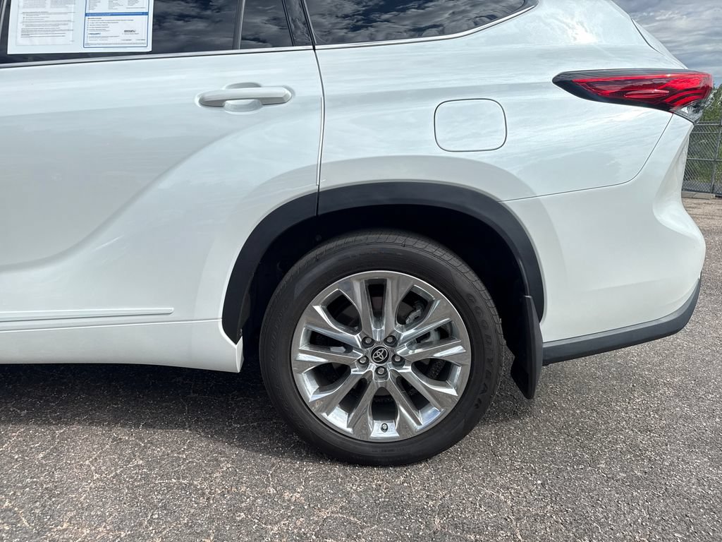 Used 2023 Toyota Highlander Limited AWD/4WD image 37