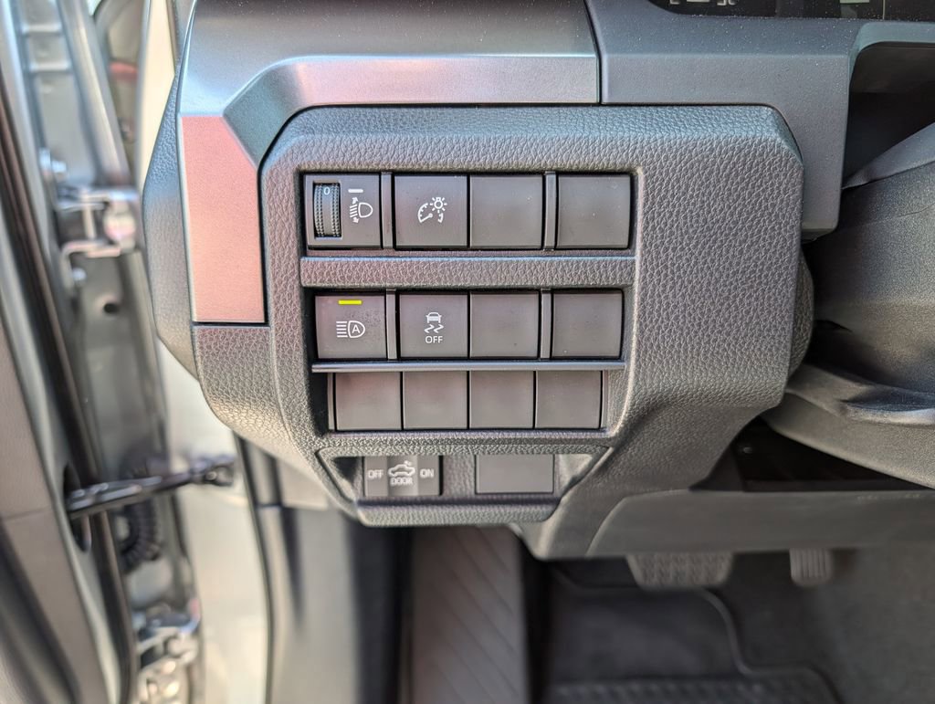 Used 2025 Toyota Tacoma SR5 AWD/4WD image 20