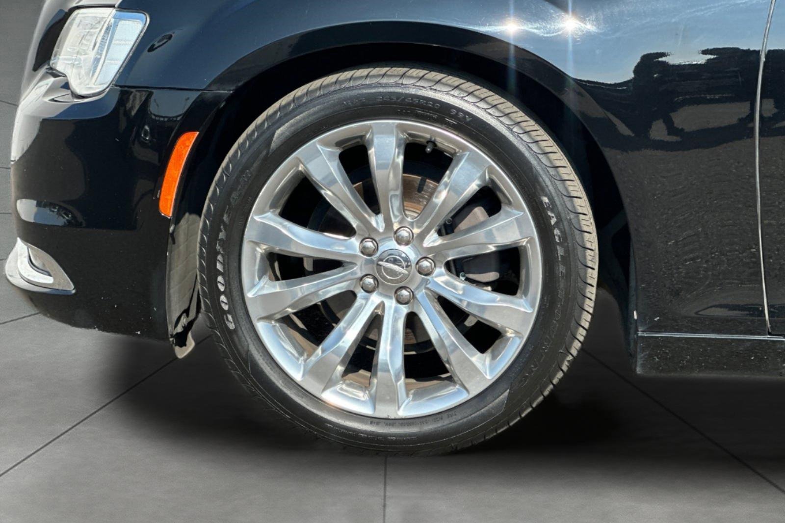 Used 2019 Chrysler 300 Limited image 30