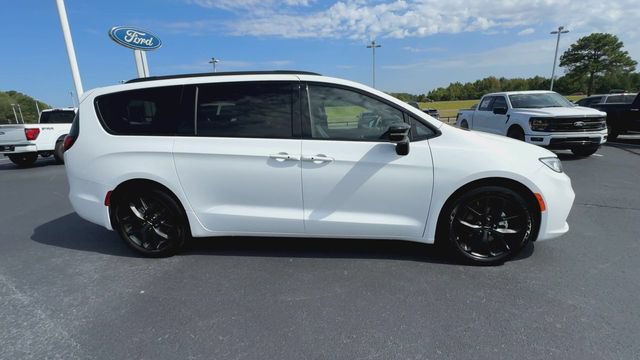 Used 2025 Chrysler Pacifica Limited FWD image 9