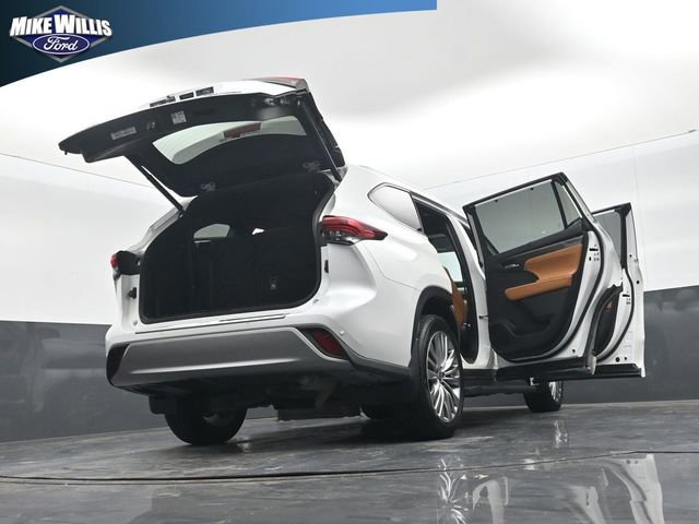 Used 2023 Toyota Highlander Platinum FWD image 29