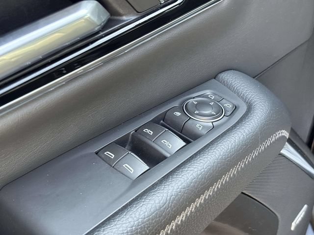 Used 2025 GMC Yukon Denali AWD/4WD image 27