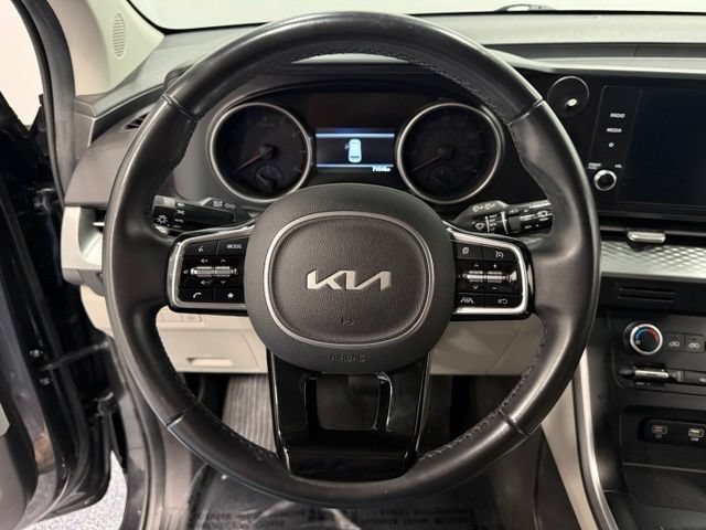 Used 2022 Kia Carnival LX FWD image 22