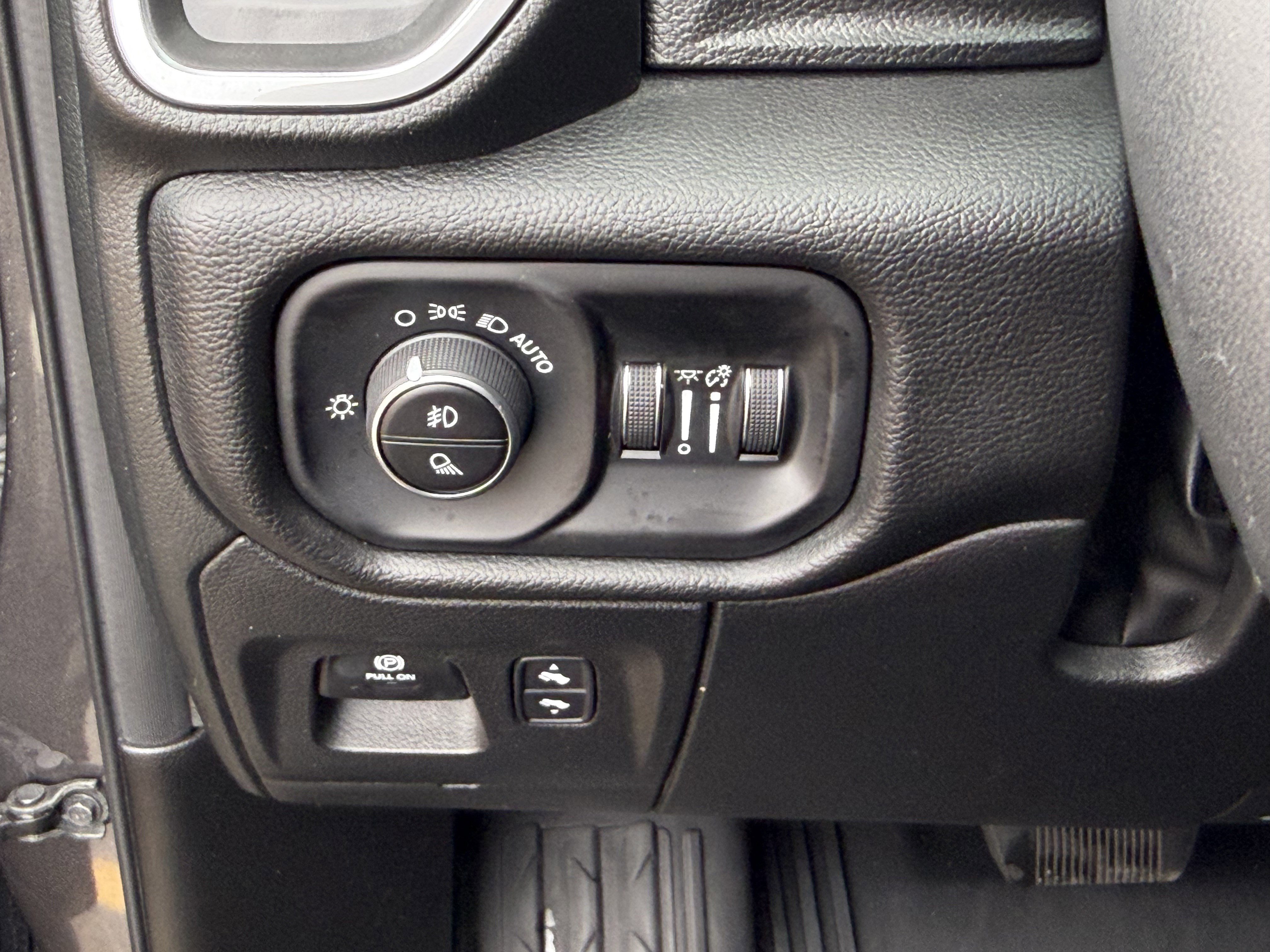 Used 2025 RAM 1500 Laramie w/ Laramie Southwest Edition image 28