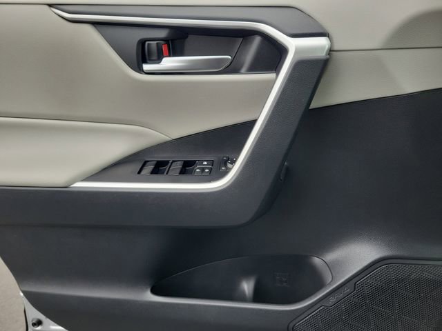 Used 2019 Toyota RAV4 XLE w/ Carpet Mat Package FWD image 20