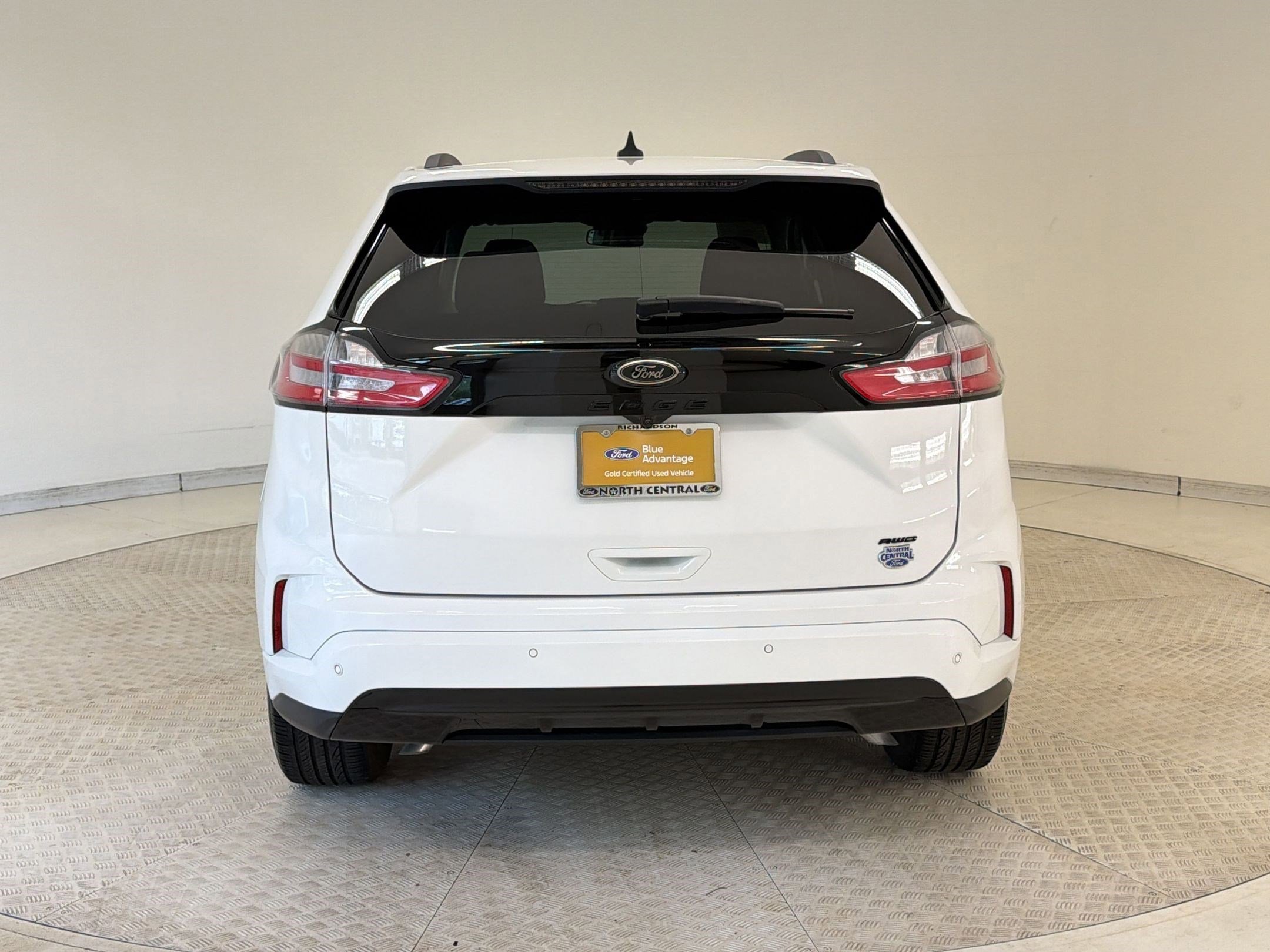 Certified 2024 Ford Edge SE w/ Black Appearance Package image 4