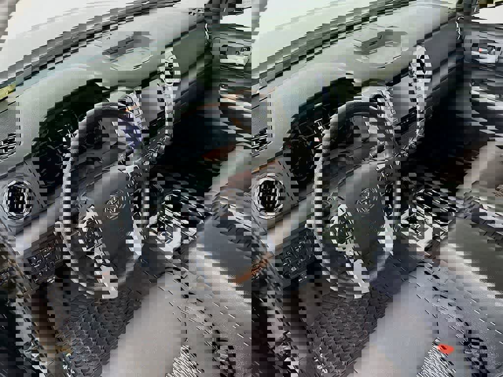 Used 2020 Toyota Tundra 4x4 Double Cab image 2