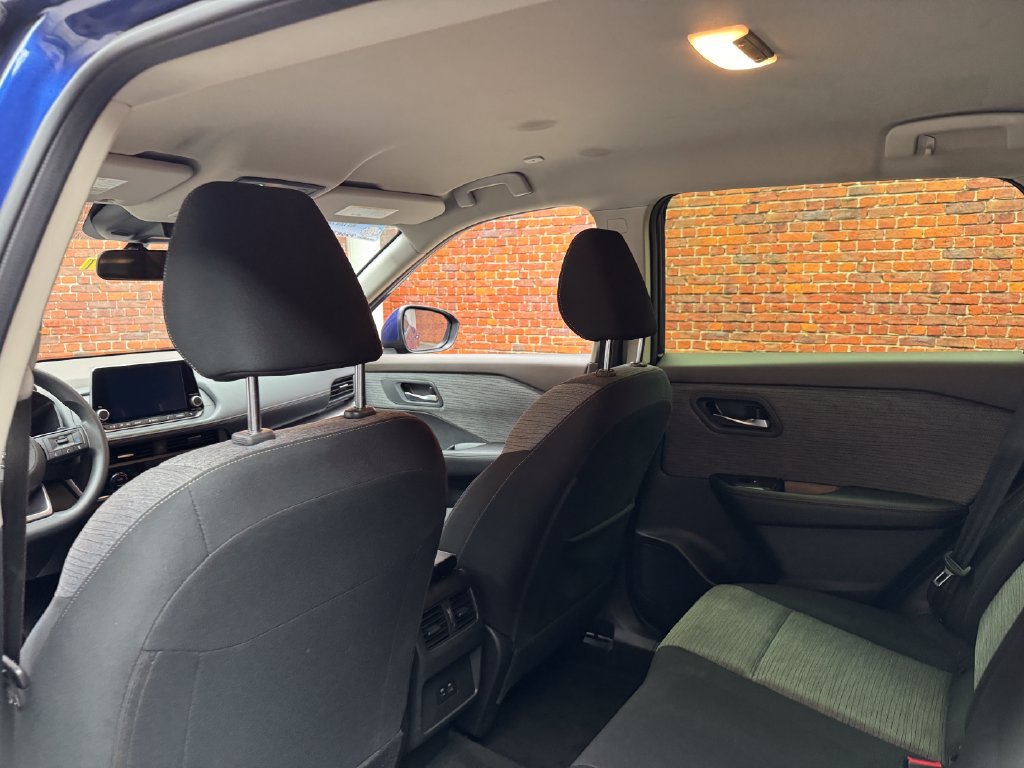 Used 2023 Nissan Rogue SV AWD/4WD image 25