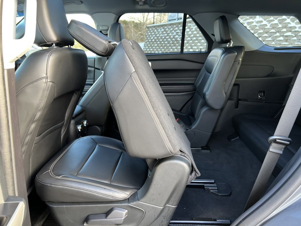 Certified 2022 Ford Explorer XLT w/ Equipment Group 202A image 12
