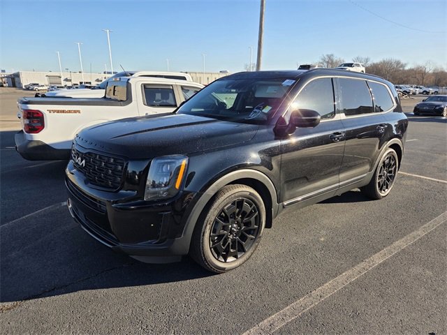 Used 2022 Kia Telluride EX w/ EX Premium Package image 3