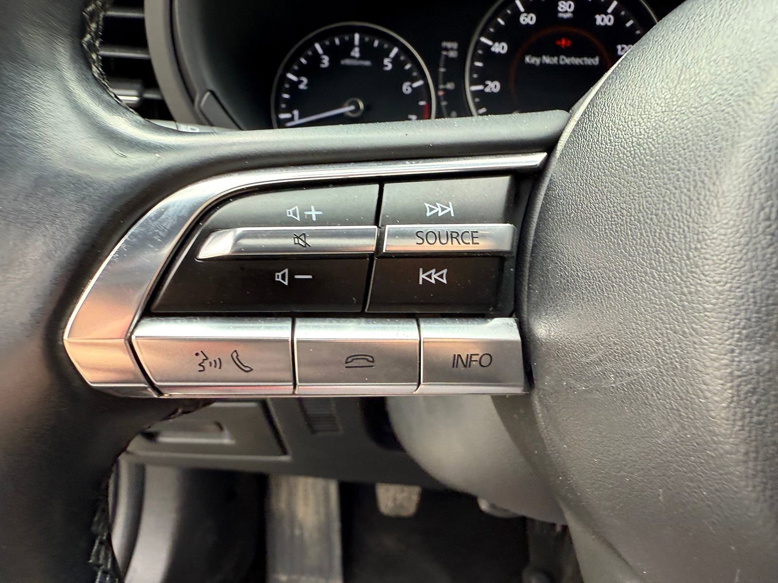 Used 2022 MAZDA MAZDA3 s image 27