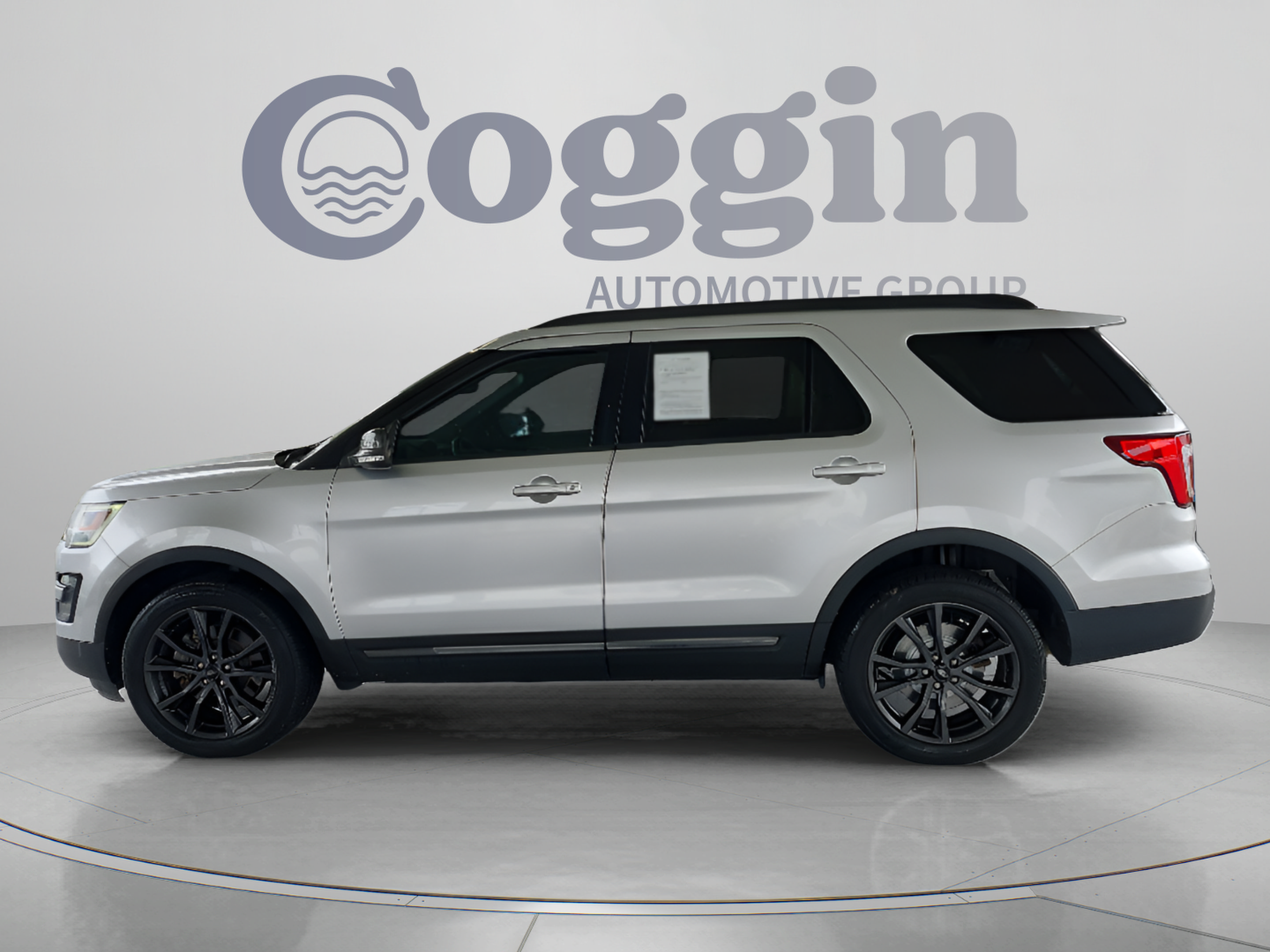 Certified 2017 Ford Explorer XLT w/ Equipment Group 202A AWD/4WD image 2
