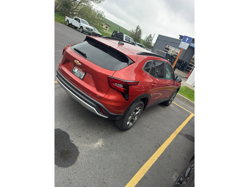Used 2024 Chevrolet Trax LT w/ Driver Confidence Package FWD image 3