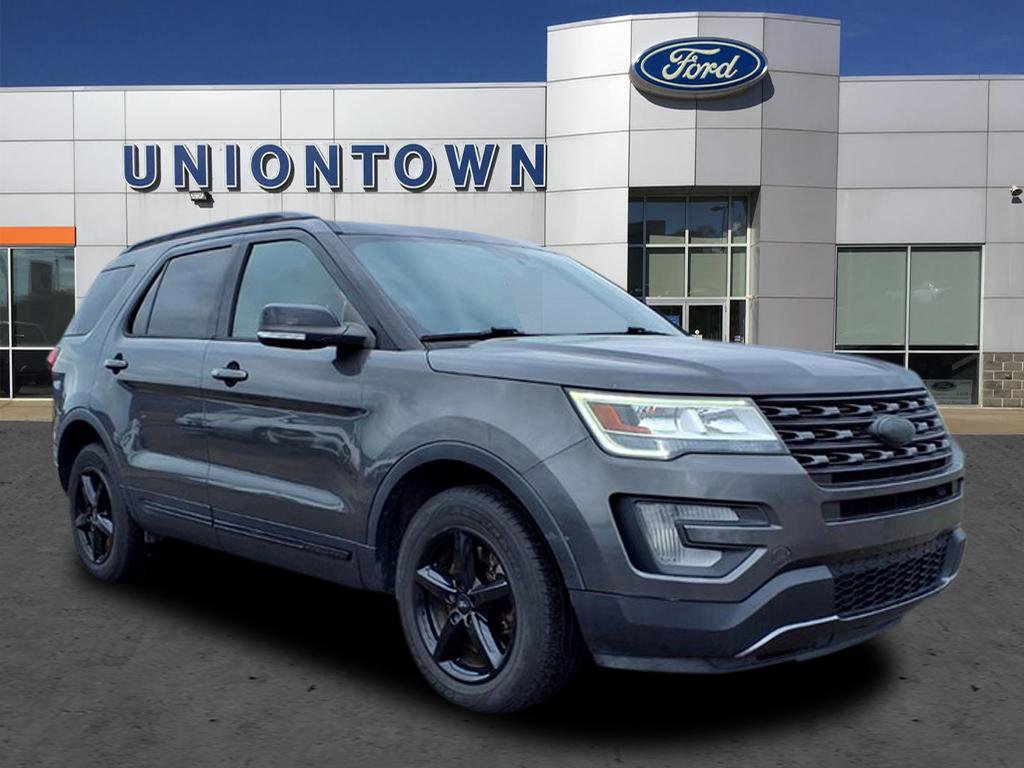 Certified 2017 Ford Explorer XLT image 3