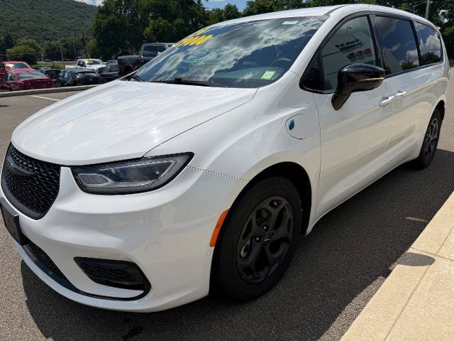 Used 2024 Chrysler Pacifica Limited