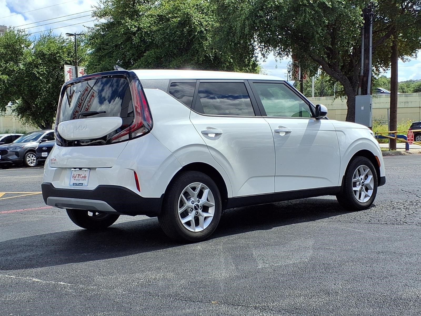 Used 2023 Kia Soul LX w/ LX Technology Package FWD image 6