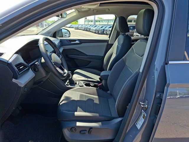 Used 2023 Volkswagen Taos SE w/ Panoramic Sunroof Package AWD/4WD image 12