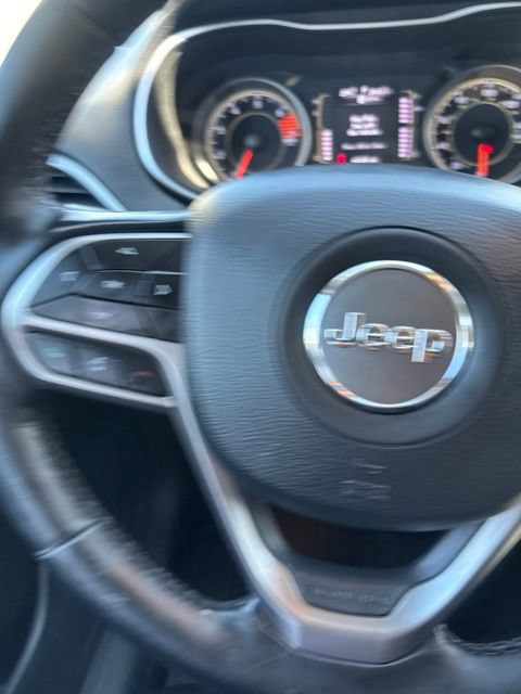 Used 2020 Jeep Cherokee Latitude Plus w/ Cold Weather Group AWD/4WD image 23