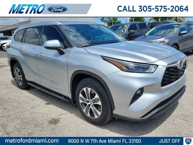 Used 2022 Toyota Highlander XLE image 1