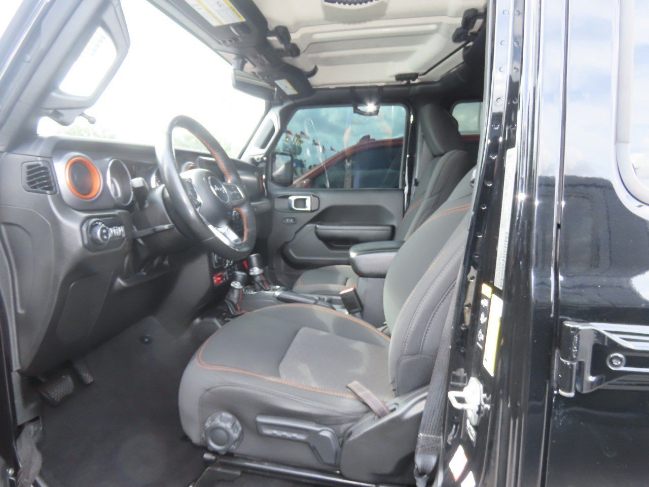 Used 2022 Jeep Gladiator Mojave w/ Cold Weather Group AWD/4WD image 23