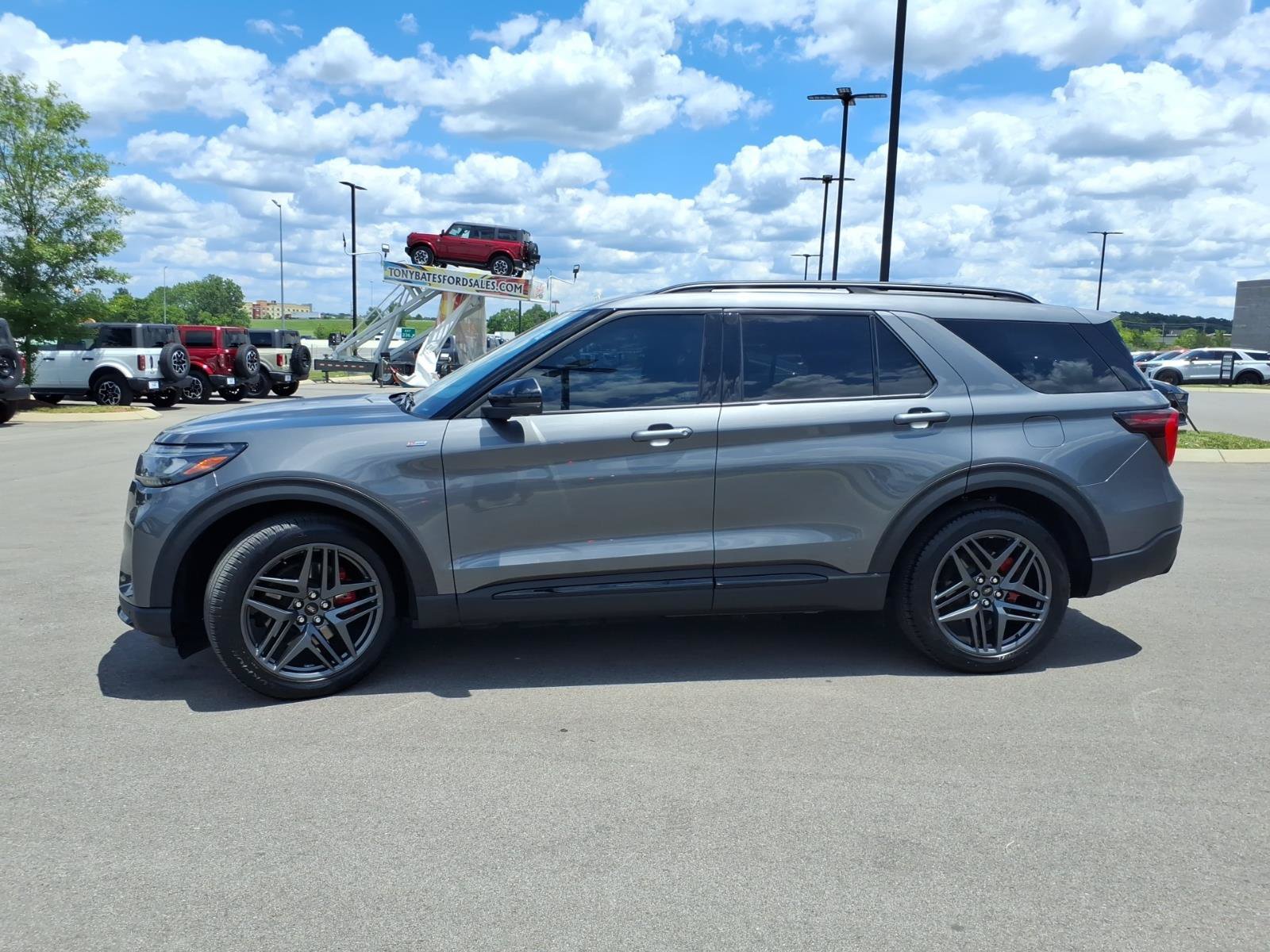 Certified 2025 Ford Explorer ST-Line w/ Premium Package RWD image 6